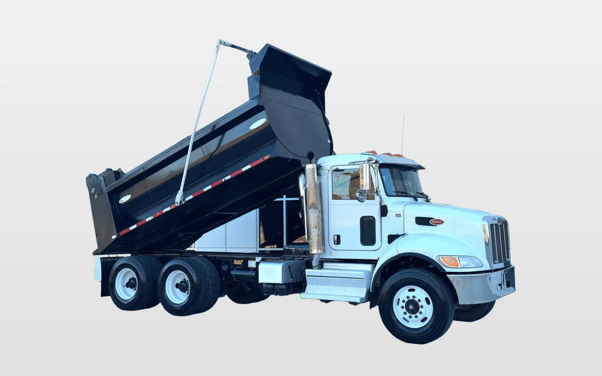 2018 Peterbilt 348 - image 1