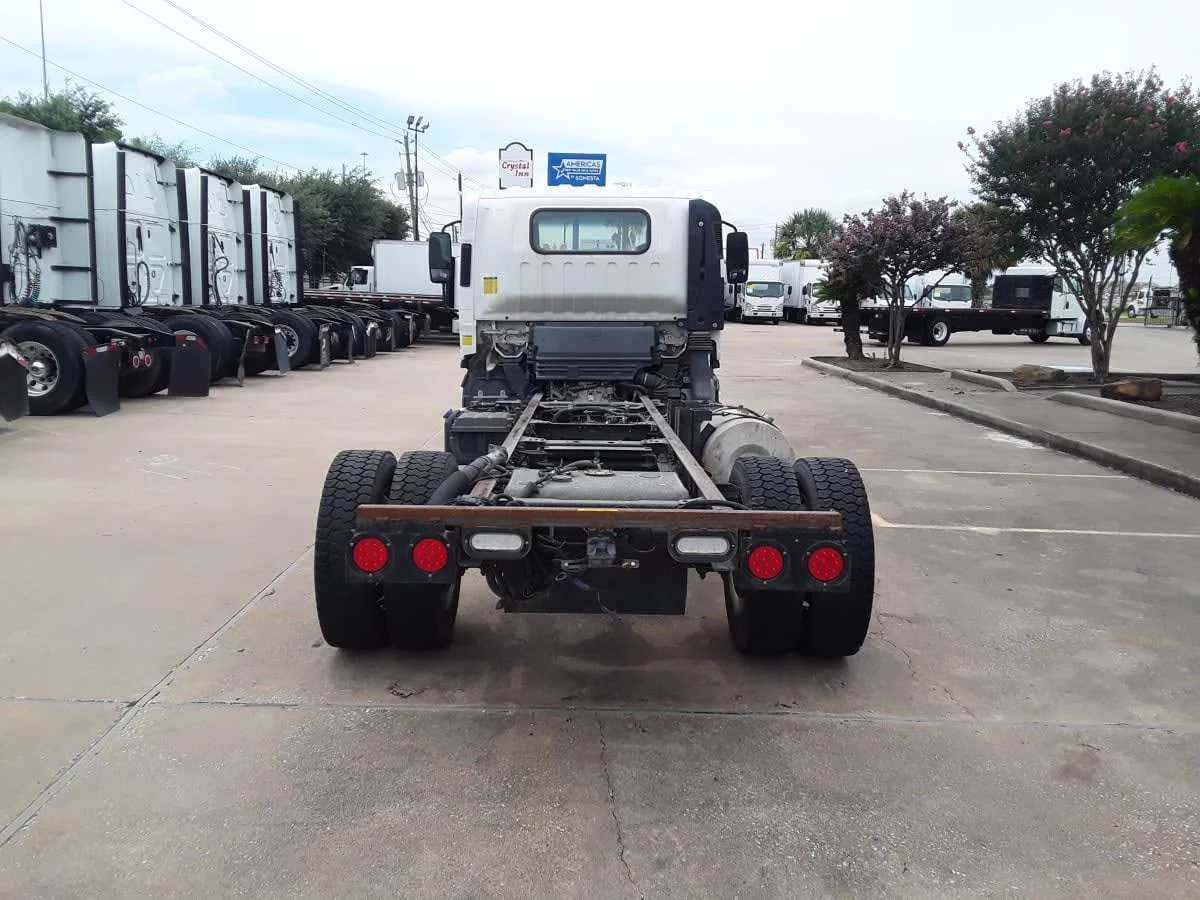 2018 Isuzu NPR - image 5