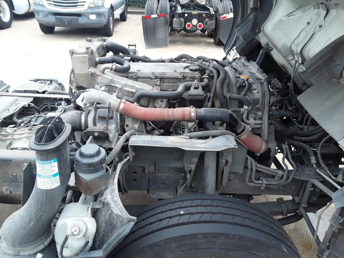 2018 Isuzu NPR - image 10