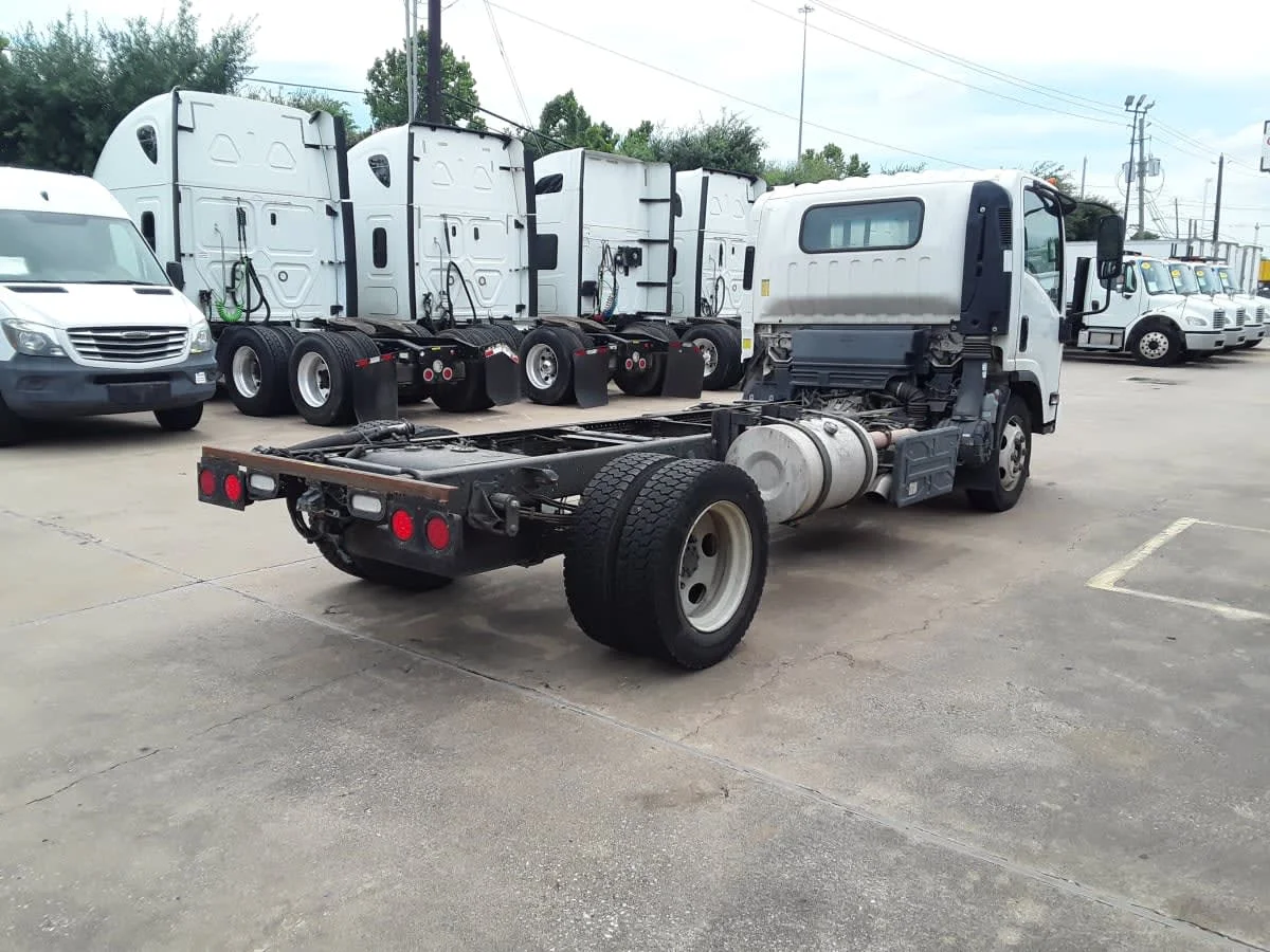 2018 Isuzu NPR - image 4