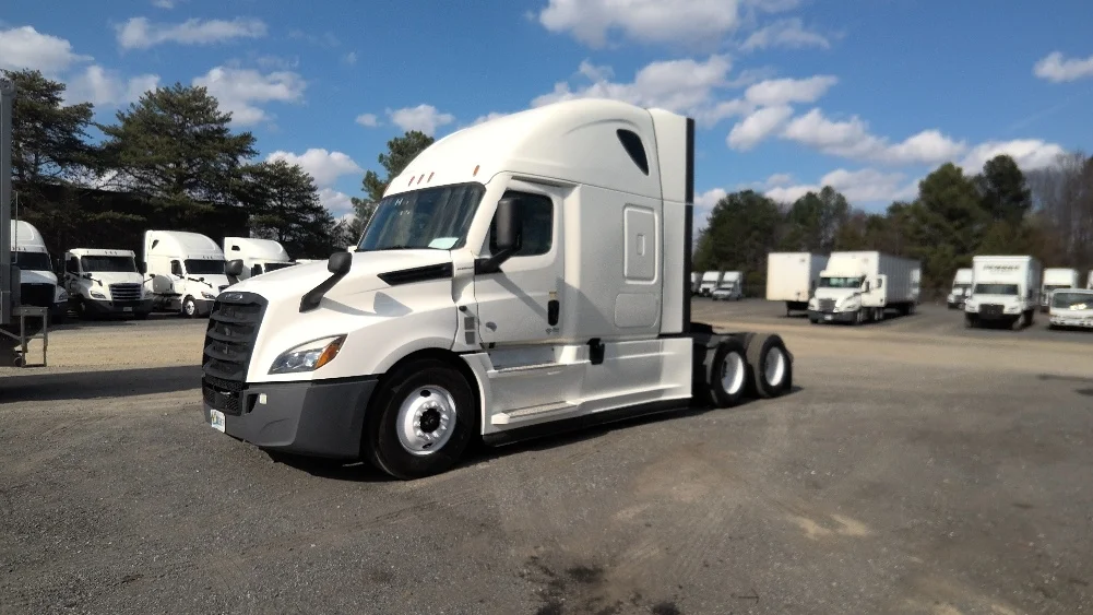 2022 Freightliner Cascadia in Concord, NC — photo 3