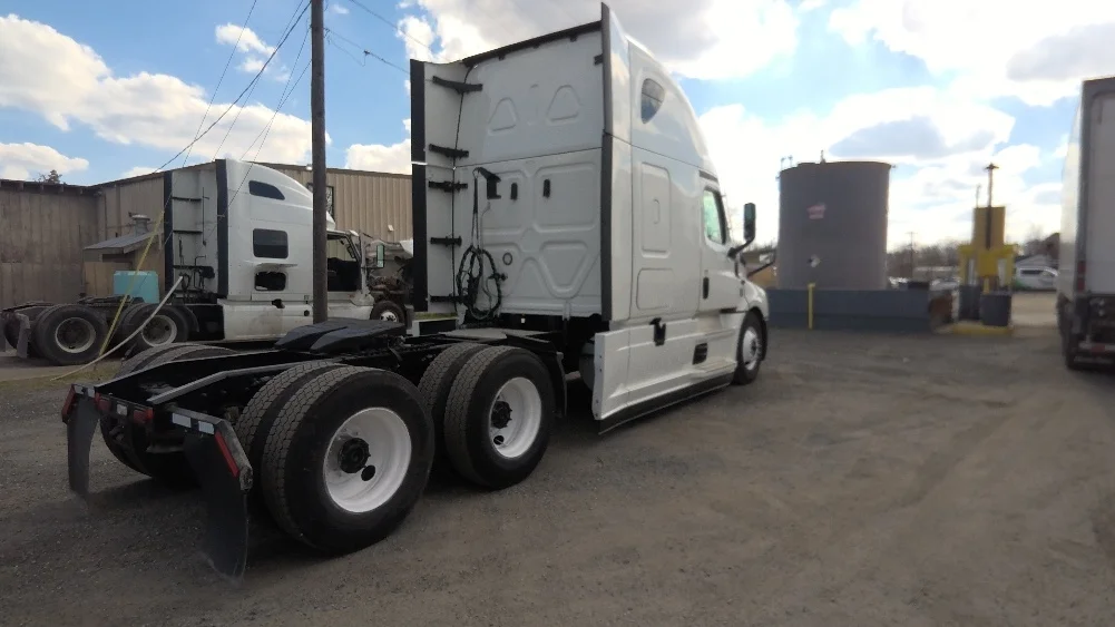 2022 Freightliner Cascadia in Concord, NC — photo 7