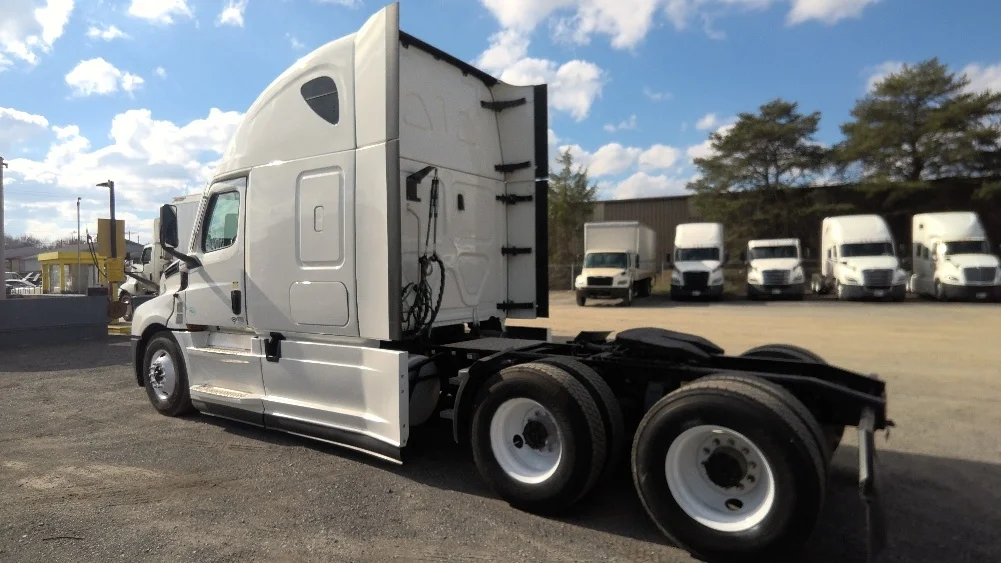 2022 Freightliner Cascadia in Concord, NC — photo 5