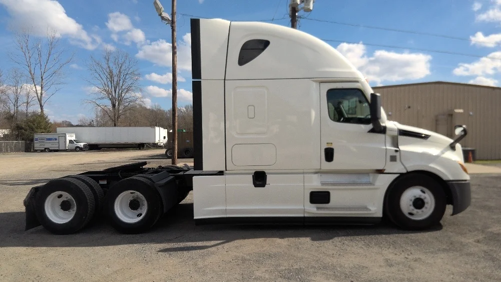 2022 Freightliner Cascadia in Concord, NC — photo 8