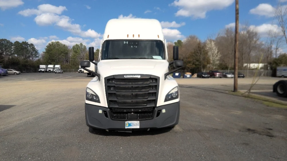 2022 Freightliner Cascadia in Concord, NC — photo 2