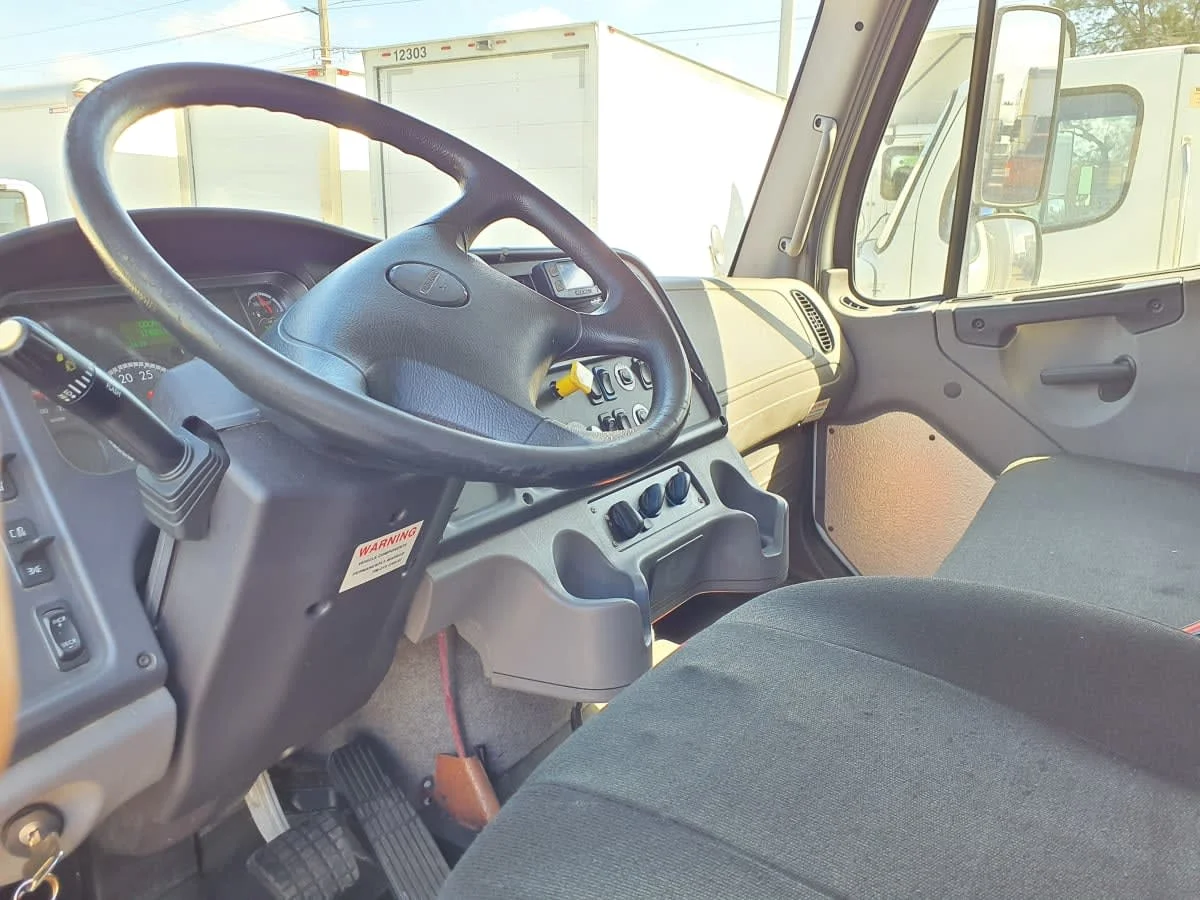 2019 Freightliner M2 106 in Miami, FL — photo 7