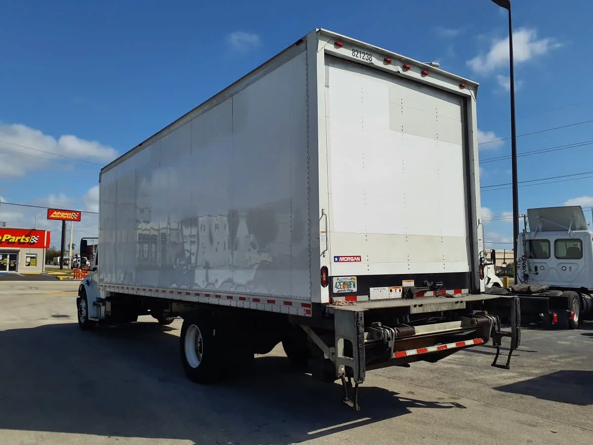 2019 Freightliner M2 106 in Miami, FL — photo 6