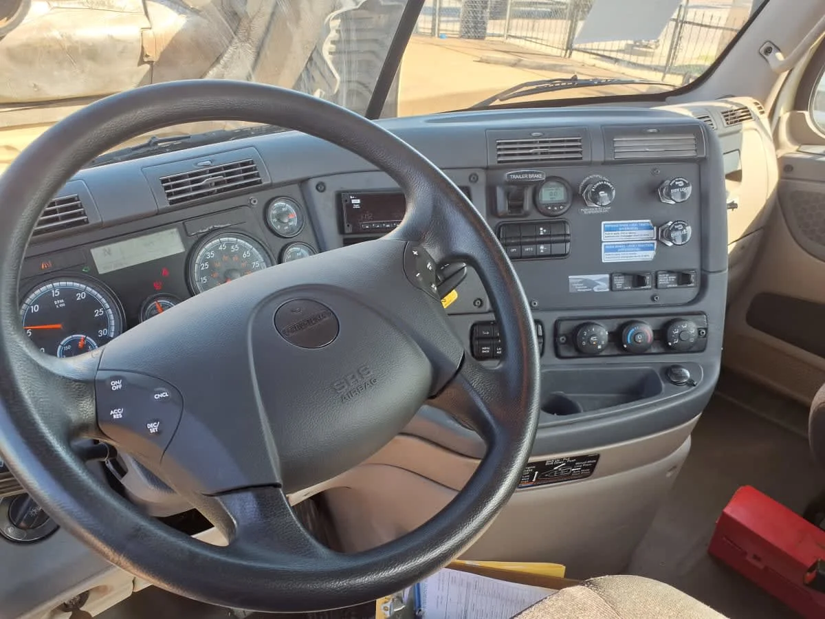 2019 Freightliner Cascadia in Dallas, TX — photo 7