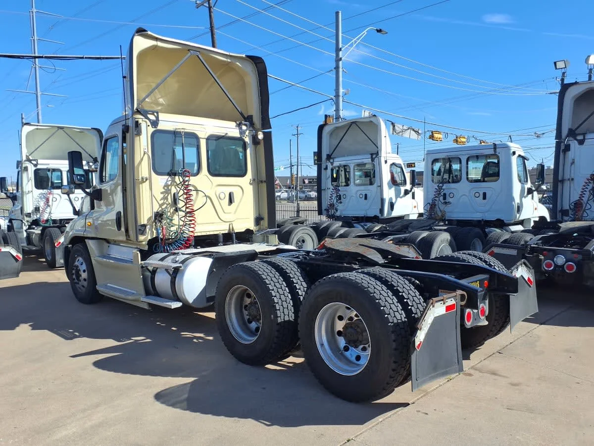 2019 Freightliner Cascadia in Dallas, TX — photo 6