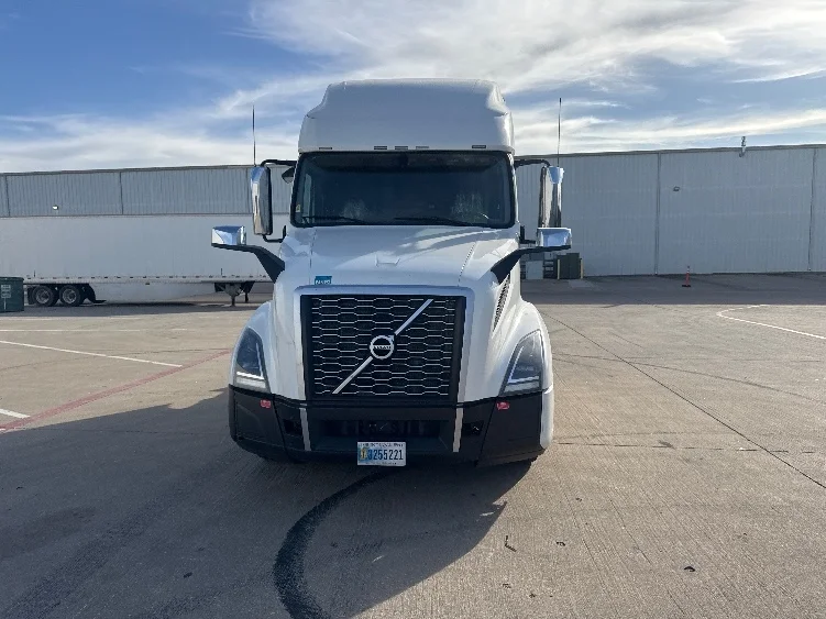 2022 Volvo VNL 760 - image 2