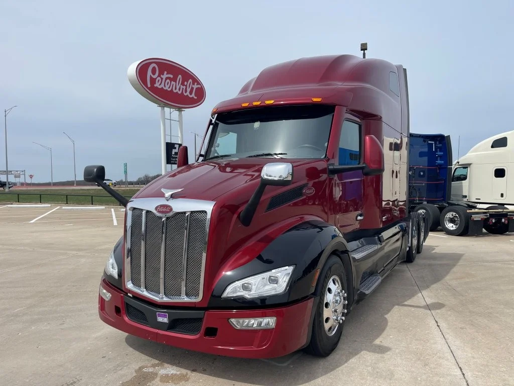 2023 Peterbilt 579 - image 1