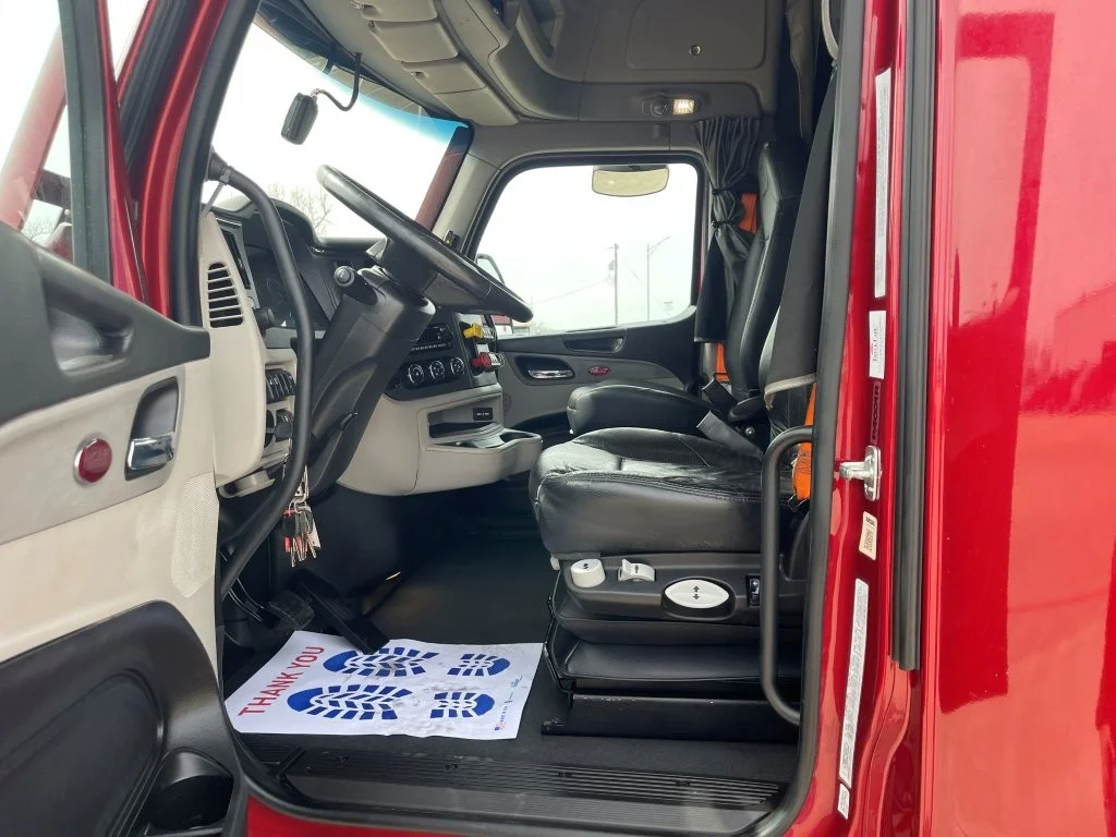 2023 Peterbilt 579 - image 10