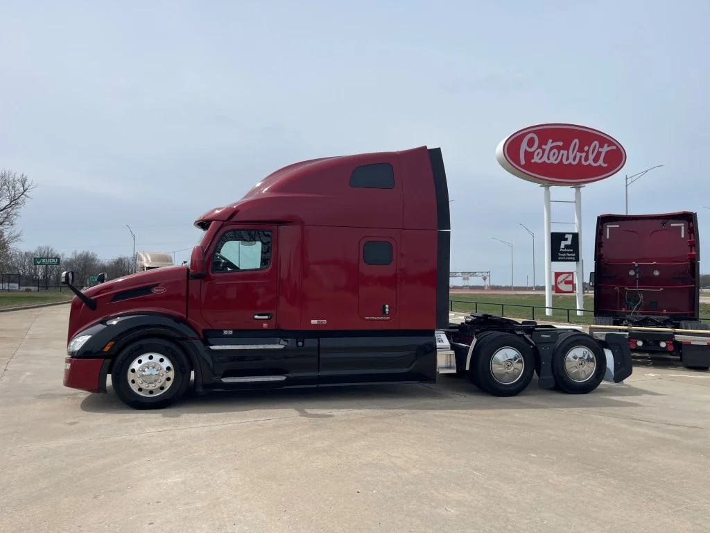 2023 Peterbilt 579 - image 2