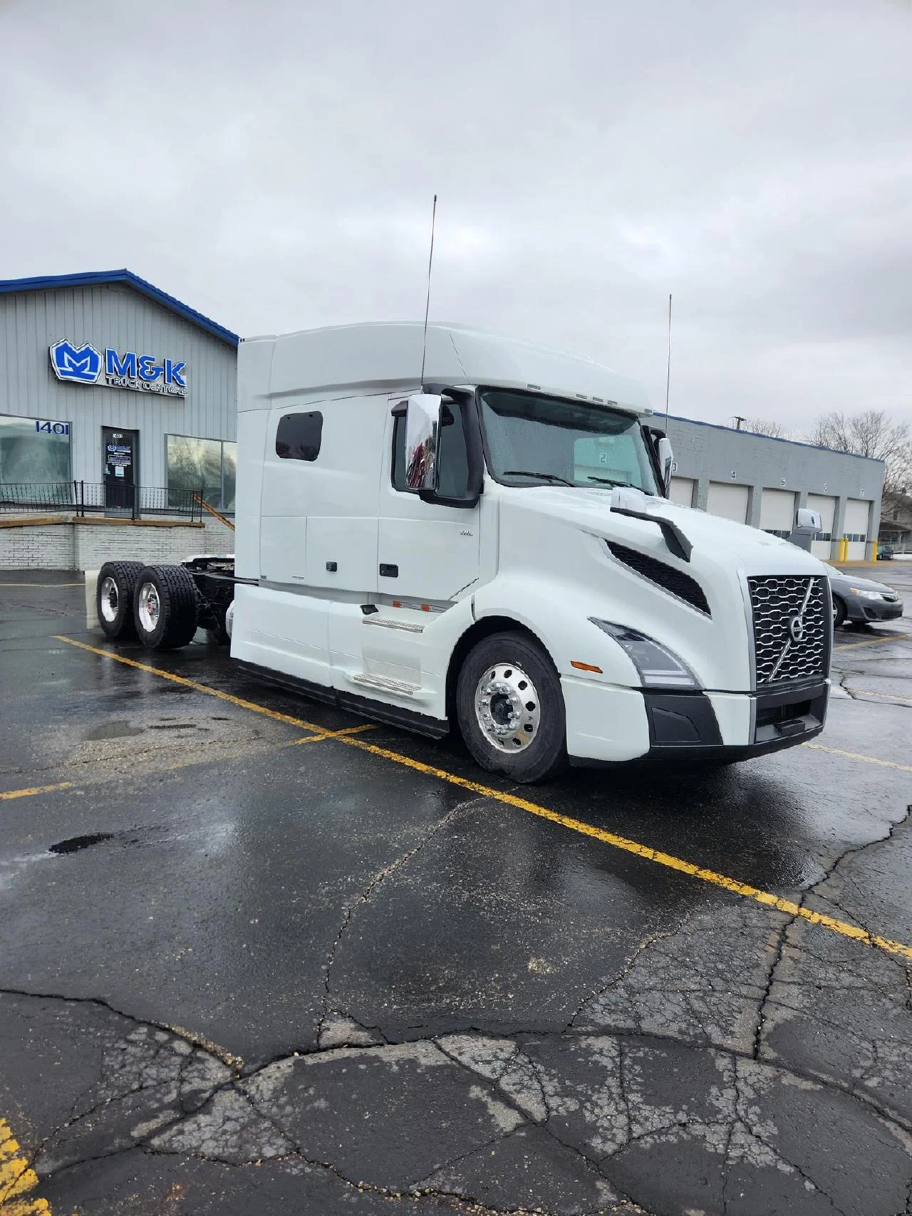 2025 Volvo in Romulus, MI — photo 3