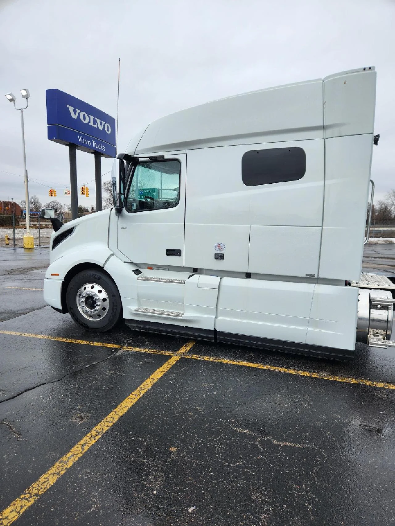 2025 Volvo in Romulus, MI — photo 5
