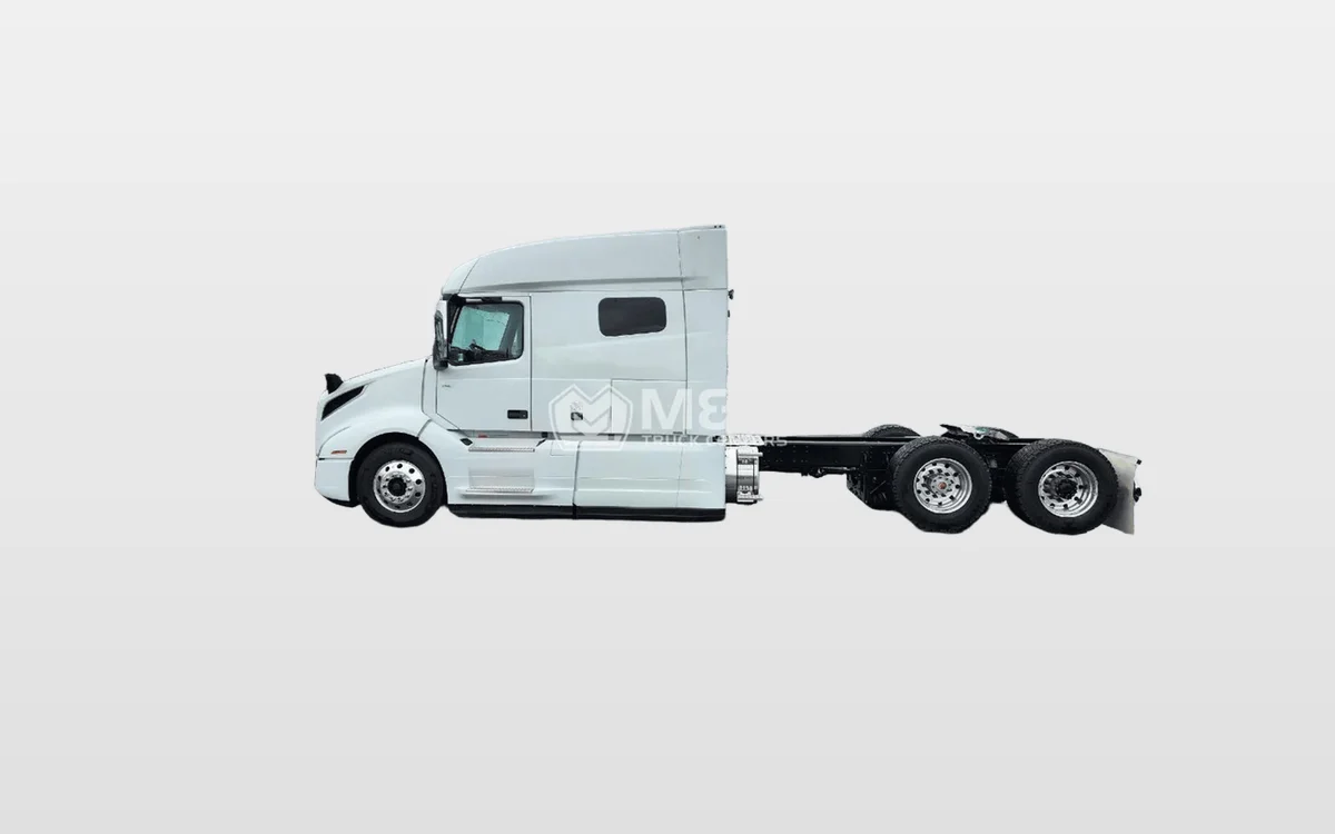 2025 Volvo - image 1