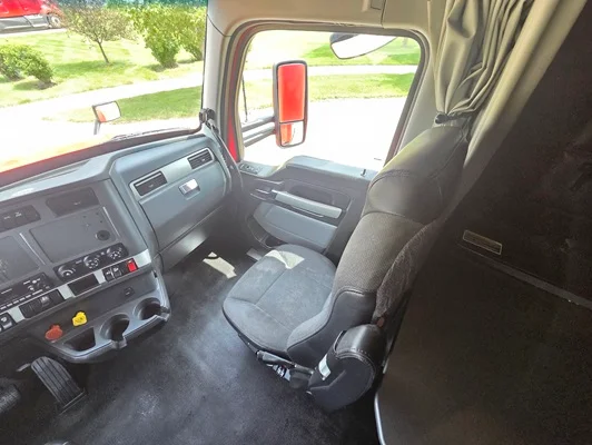 2022 Kenworth T680 in Cedar Rapids, IA — photo 31