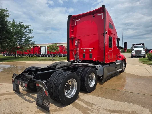 2022 Kenworth T680 in Cedar Rapids, IA — photo 11