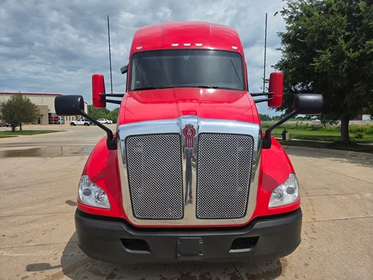 2022 Kenworth T680 in Cedar Rapids, IA — photo 7