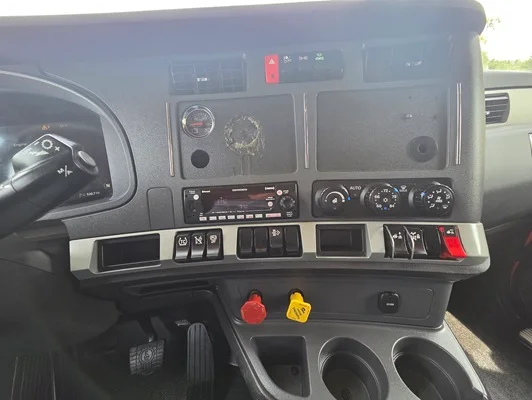 2022 Kenworth T680 in Cedar Rapids, IA — photo 24