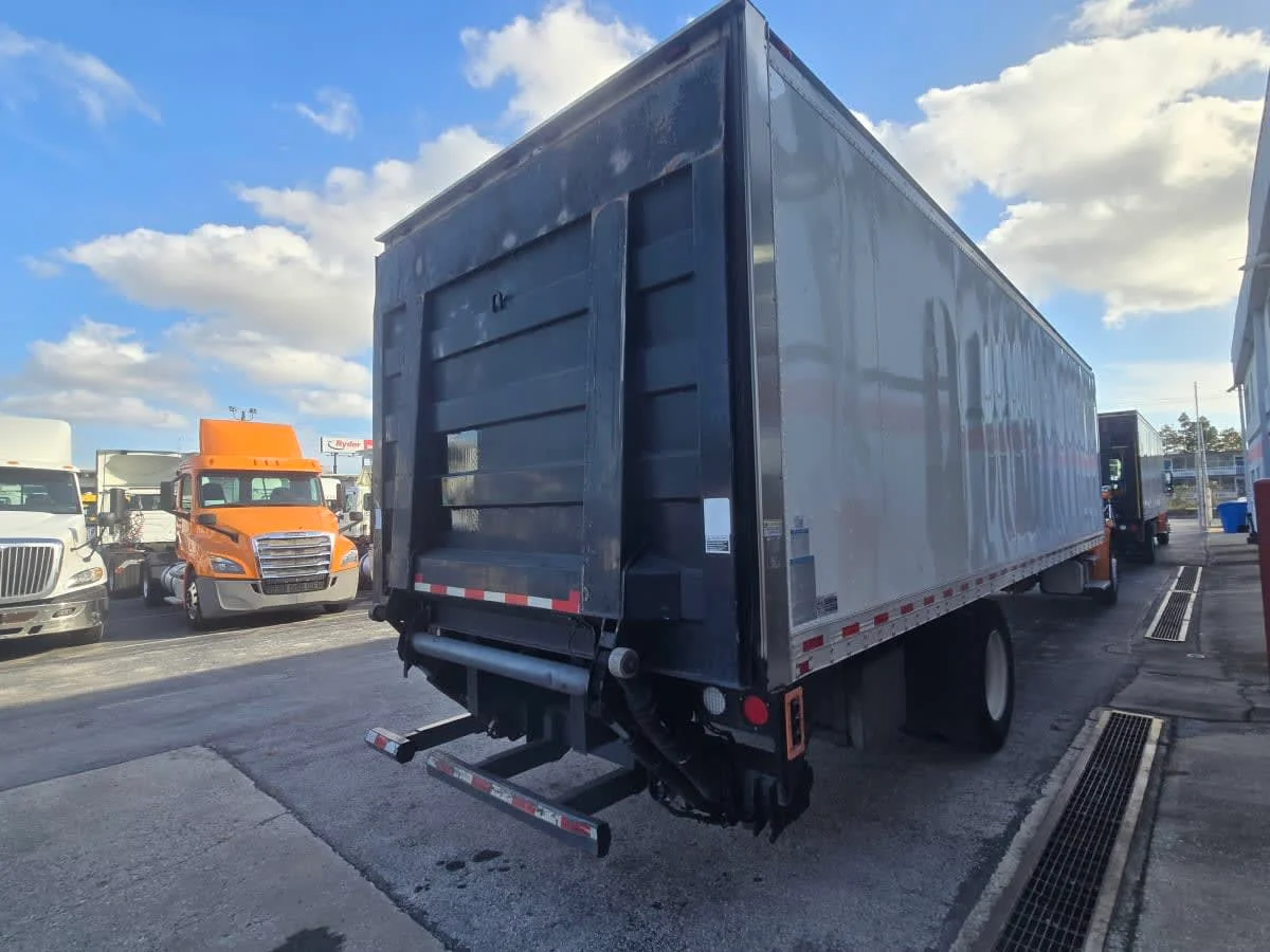 2020 Freightliner M2 106 in Tampa, FL — photo 6