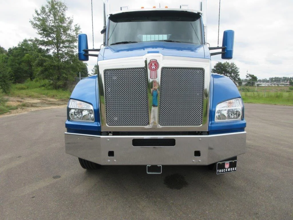 2027 Kenworth in Jackson, MS — photo 2