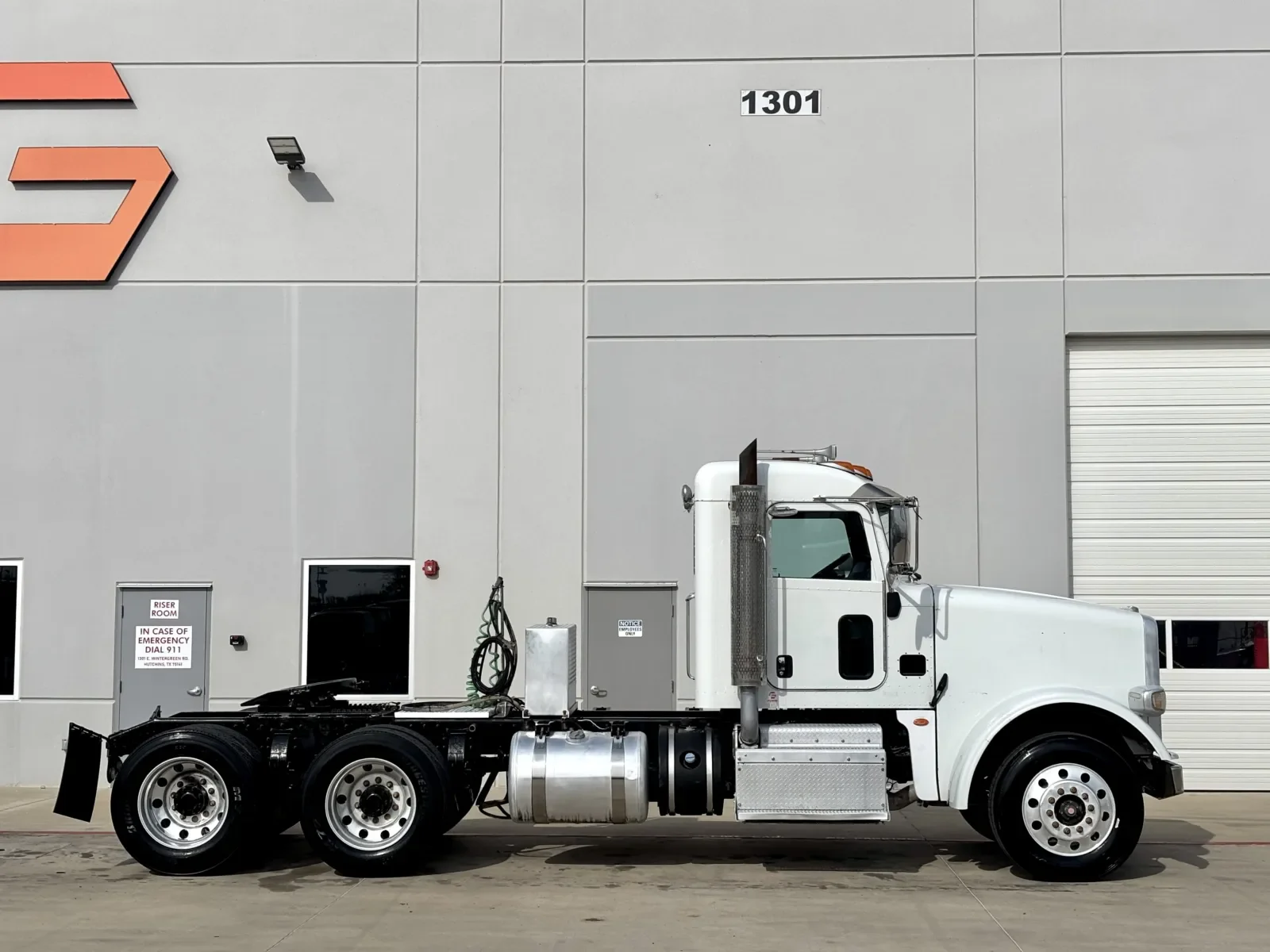 2015 Peterbilt 367 in Hutchins, TX — photo 3
