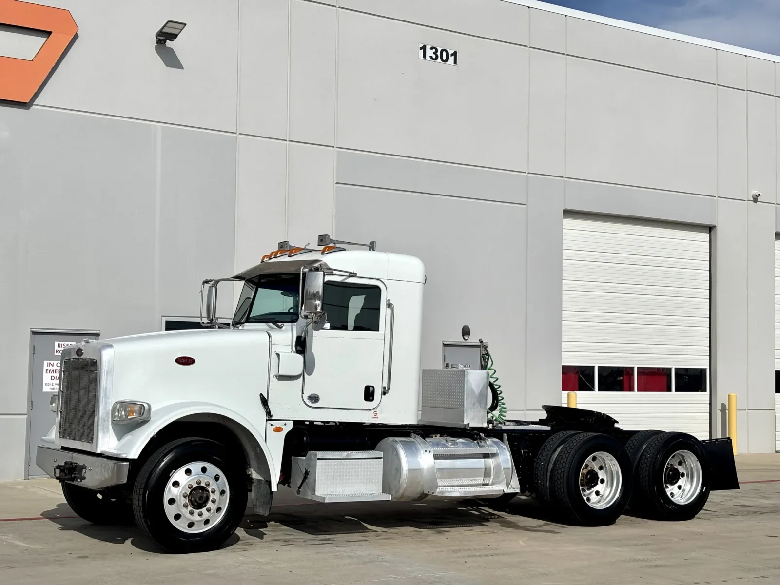 2015 Peterbilt 367 in Hutchins, TX — photo 2