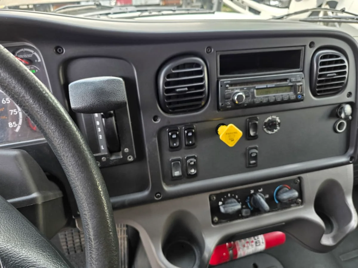 2017 Freightliner M2 106 - image 16