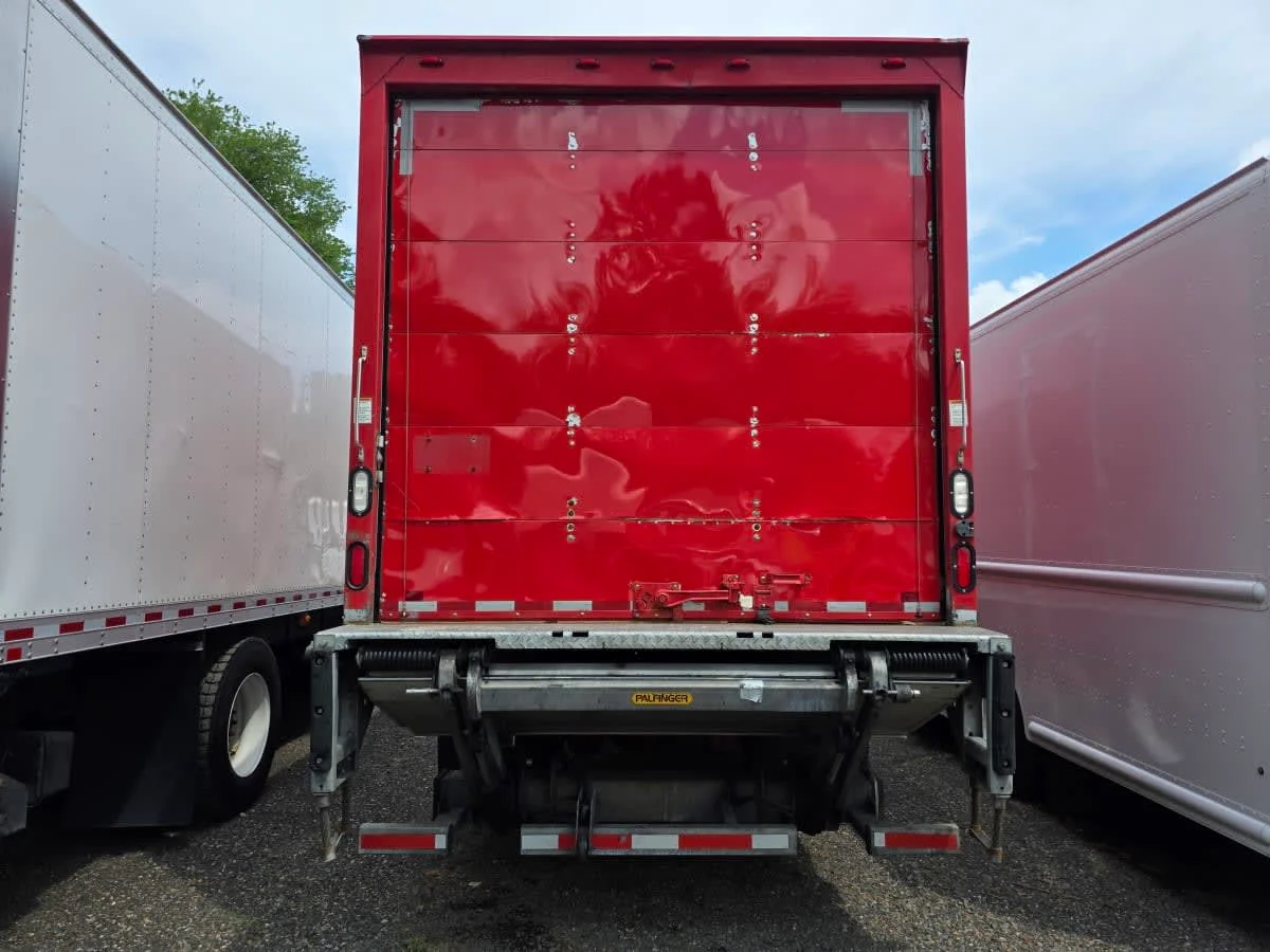 2017 Freightliner M2 106 - image 5