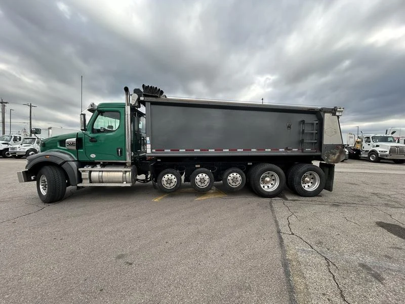 2022 Western Star 49X - image 2