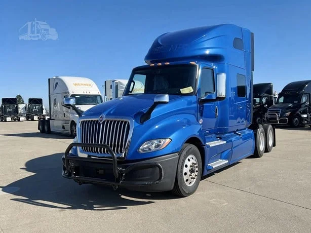 2023 International LT in Location: Omaha, NE — photo 4
