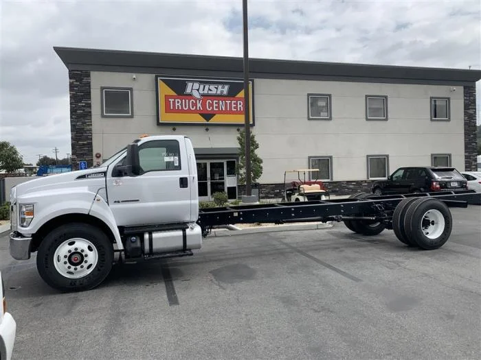 2027 Ford F-650 — photo 3