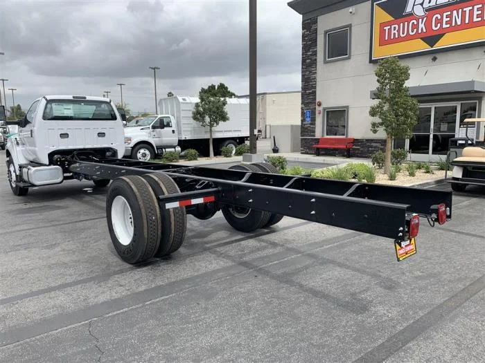 2027 Ford F-650 — photo 4