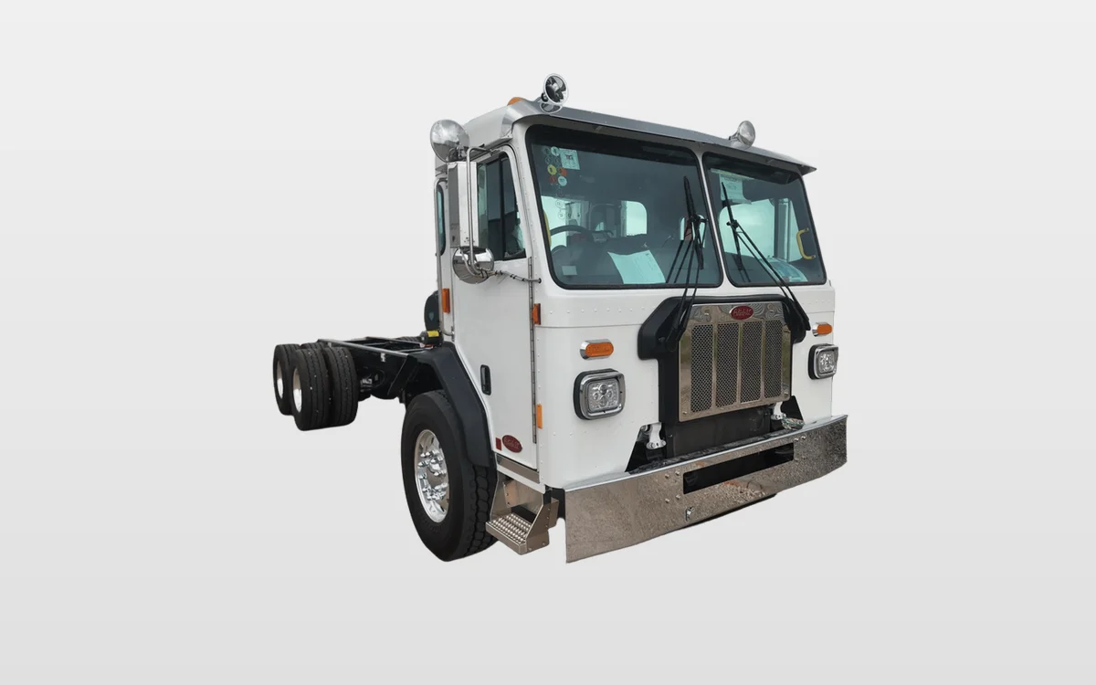 2026 PETERBILT 520 - image 1
