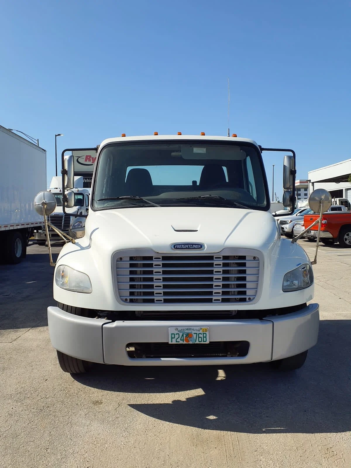 2019 Freightliner M2 106 in Miami, FL — photo 2