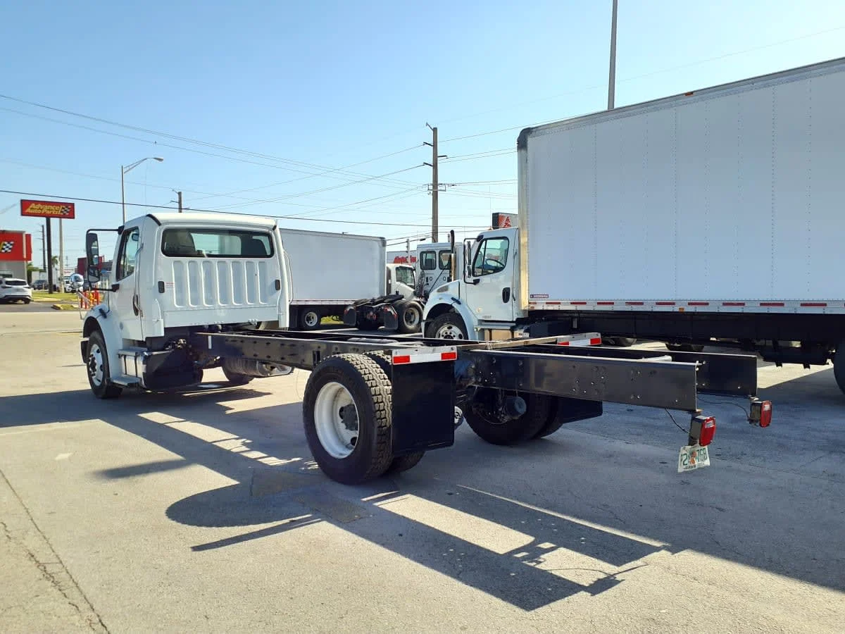 2019 Freightliner M2 106 in Miami, FL — photo 6