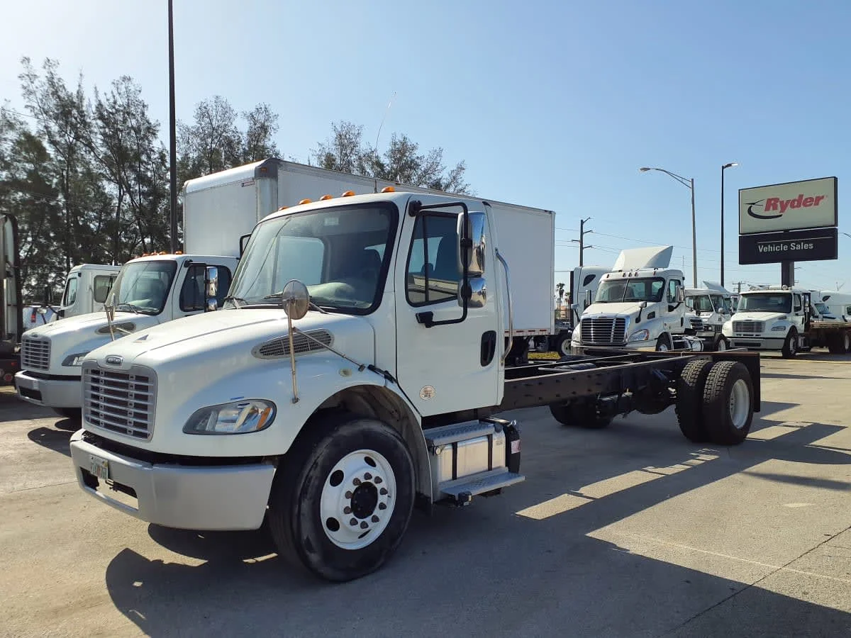 2019 Freightliner M2 106 in Miami, FL