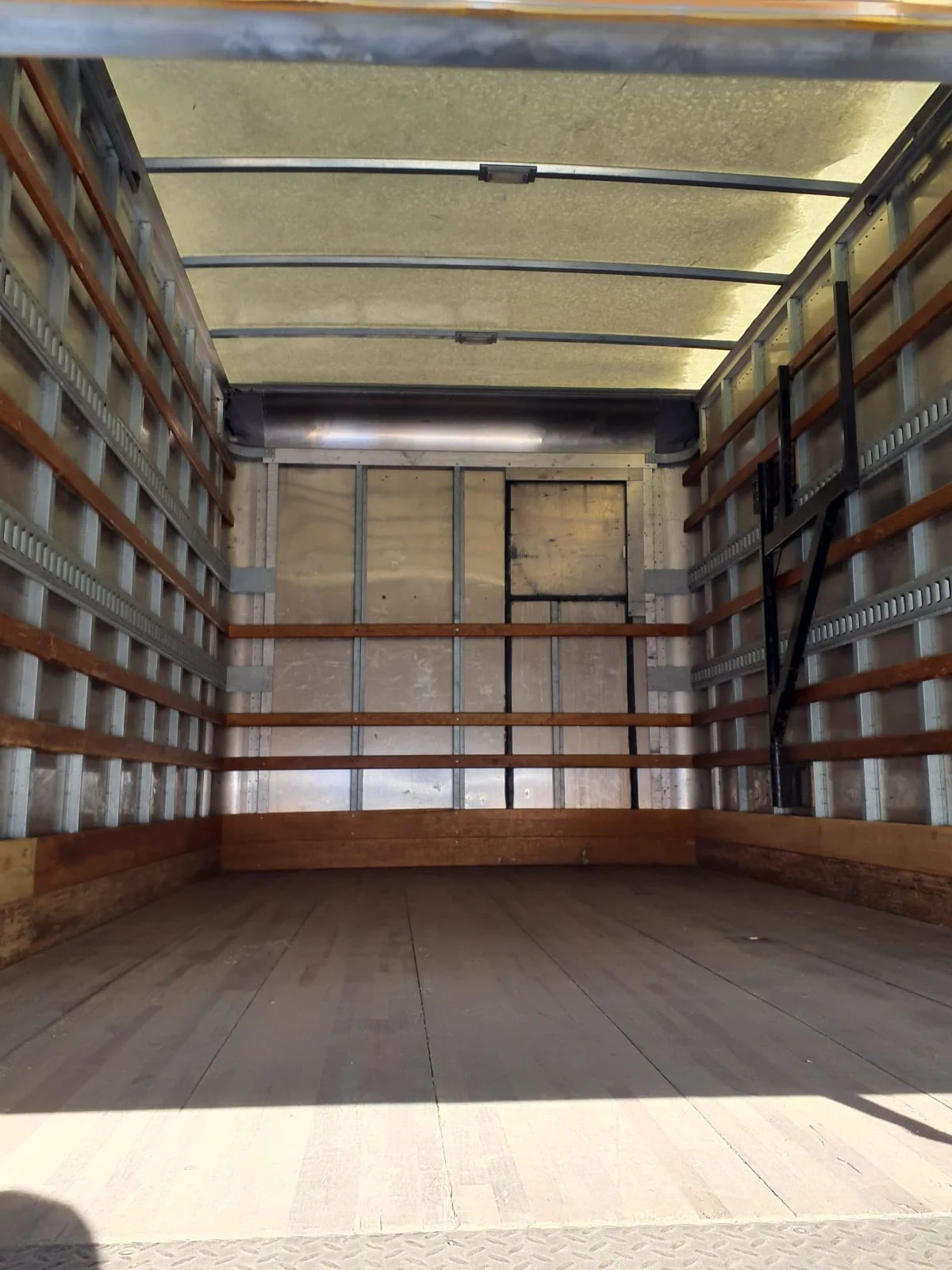 2019 Isuzu NQR - image 8