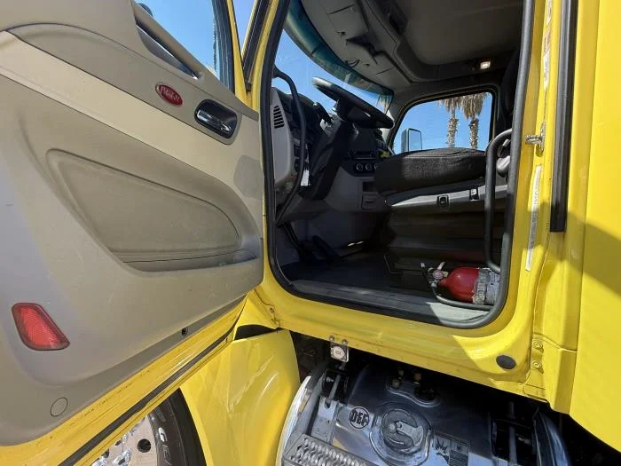 2021 Peterbilt 579 in Tucson, AZ — photo 12