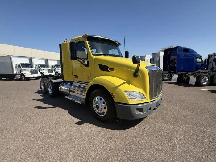 2021 Peterbilt 579 in Tucson, AZ — photo 8