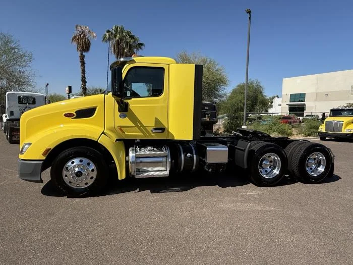 2021 Peterbilt 579 in Tucson, AZ — photo 3