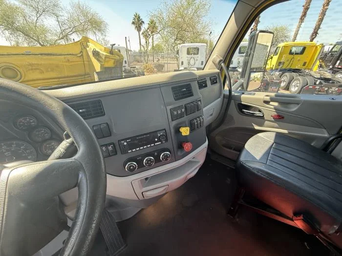 2021 Peterbilt 579 in Tucson, AZ — photo 15