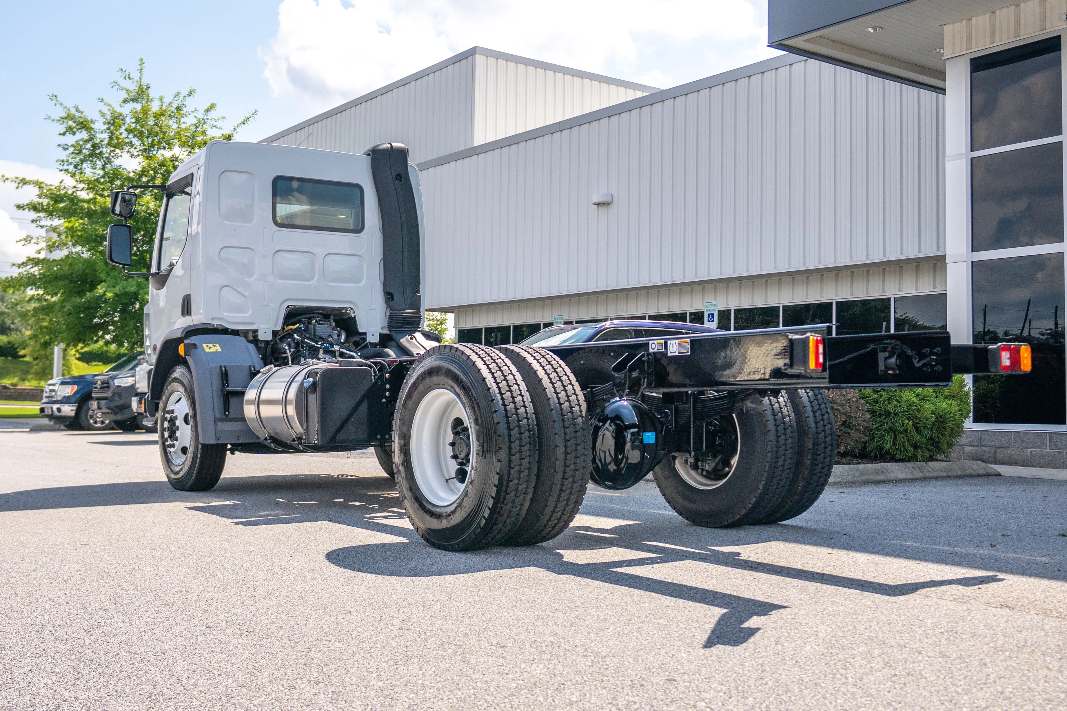 2026 Peterbilt 220EV in Baltimore, MD — photo 4