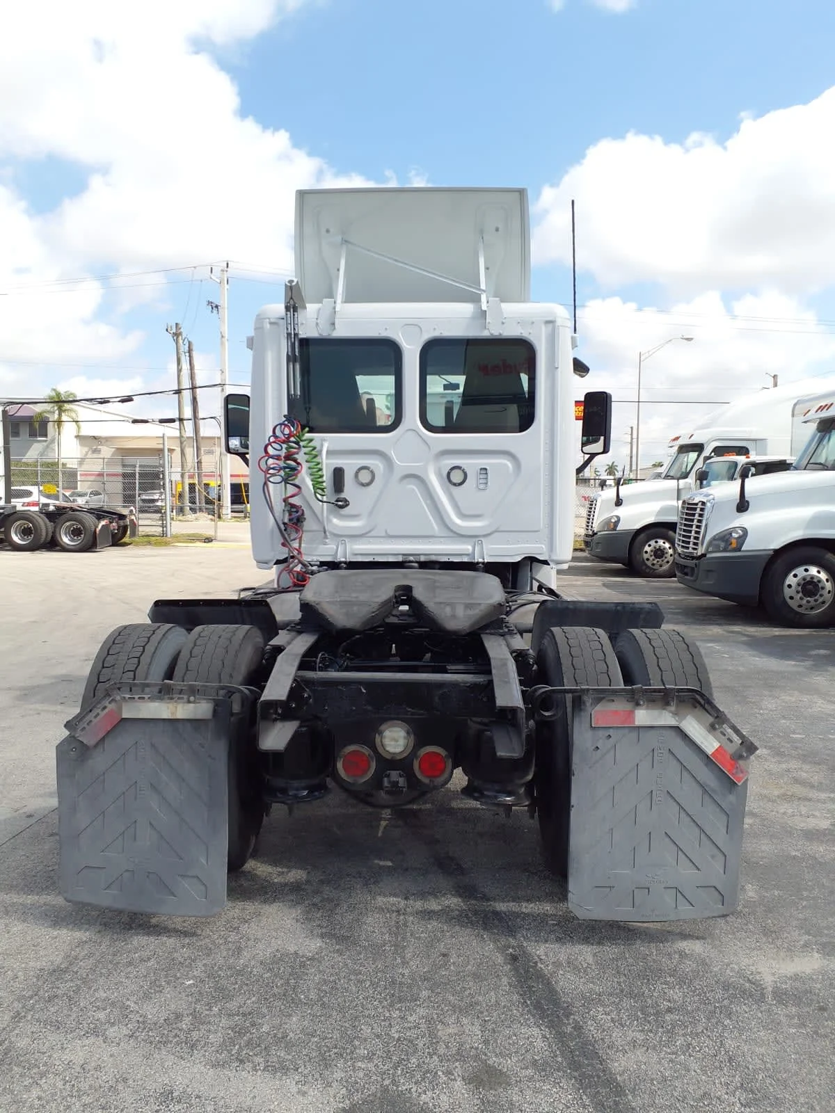 2018 Freightliner Cascadia - image 5