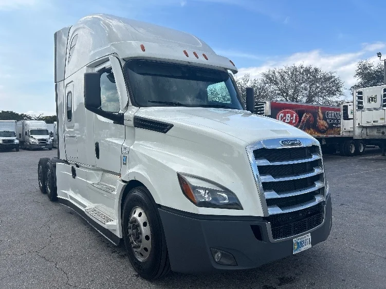 2023 Freightliner Cascadia in Riviera Beach, FL
