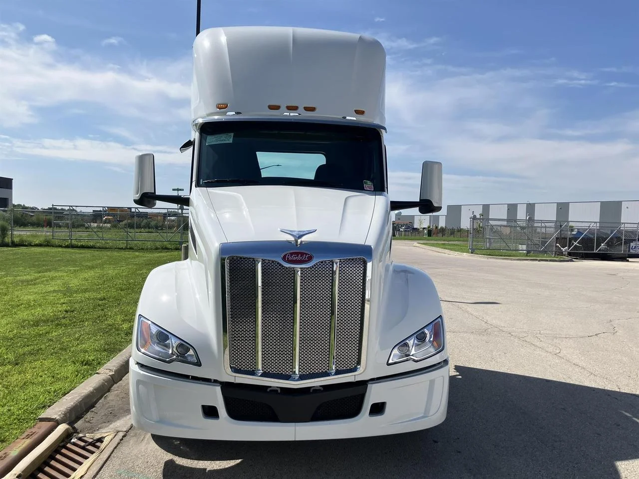2027 Peterbilt 579