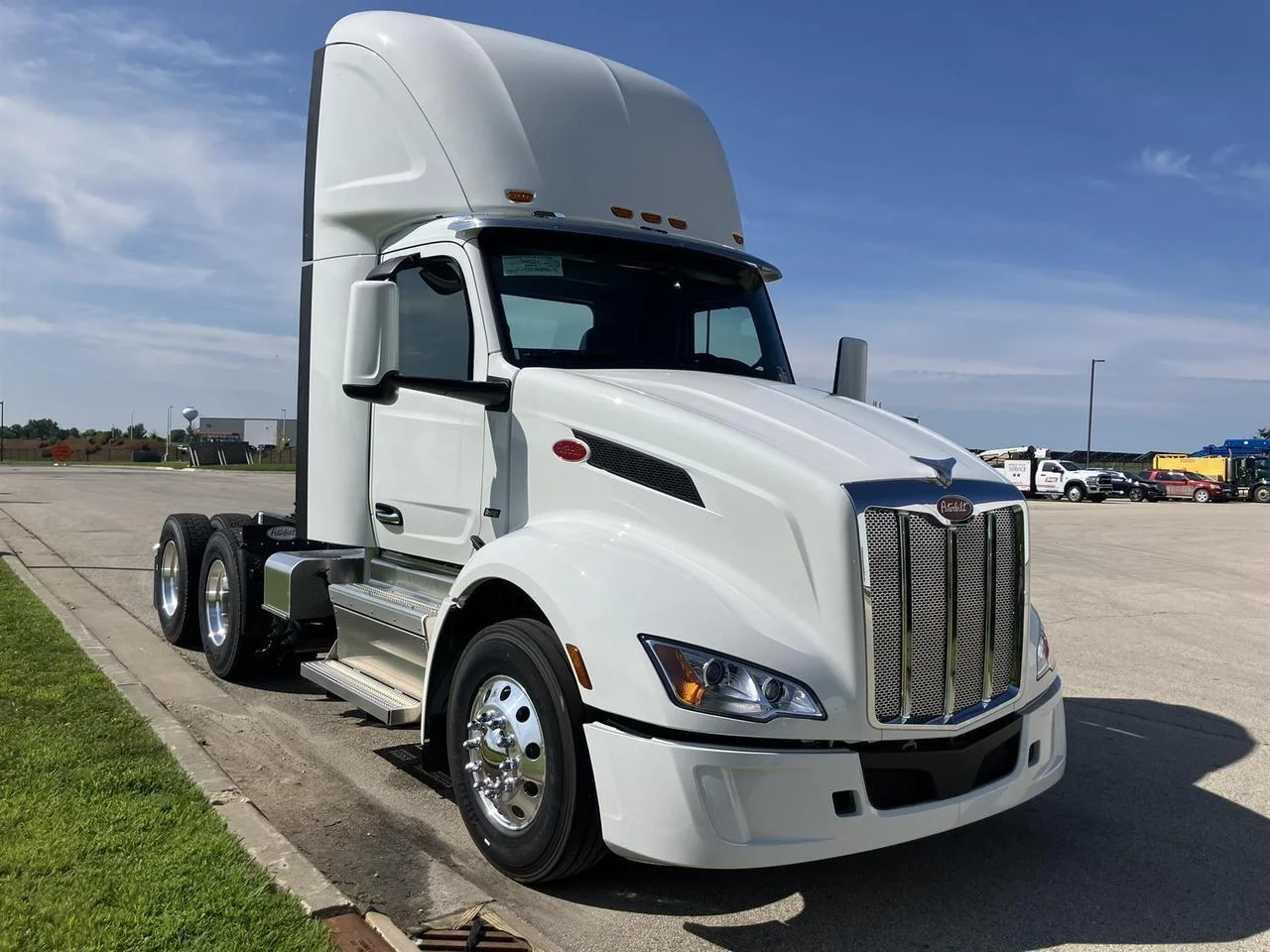 2027 Peterbilt 579 in Rochester, MN — photo 2