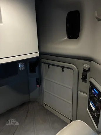 2022 Kenworth T880 - image 37