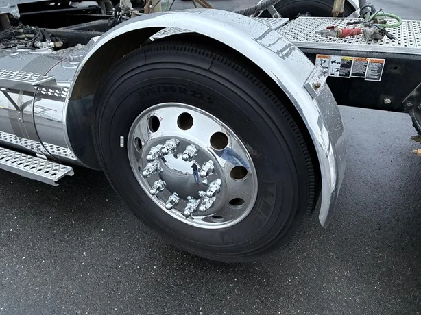 2022 Kenworth T880 - image 17